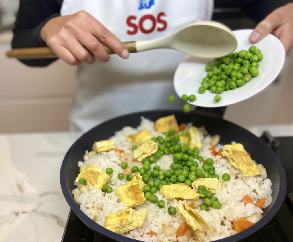 Arroz tres delicias con gambas con Arroz SOS Clásico