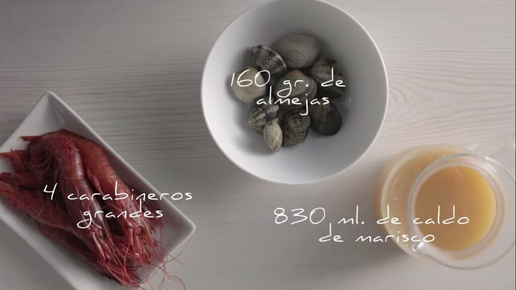 Ingredientes para hacer paella de almejas y carabineros