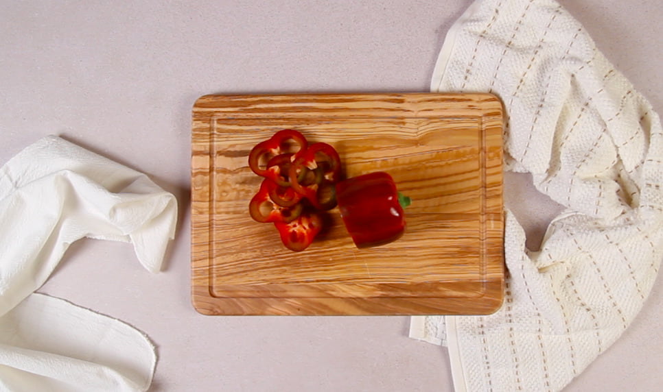 Receta arroz bacalao paso 1 cortamos los pimientos, los tomates y las patatas