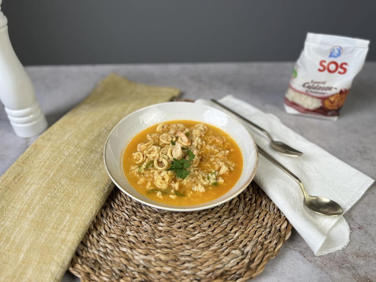 Arroz caldoso con calamares y gambas