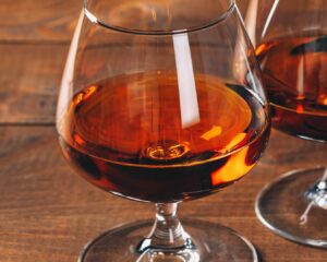 Añadimos brandy al resto de ingredientes