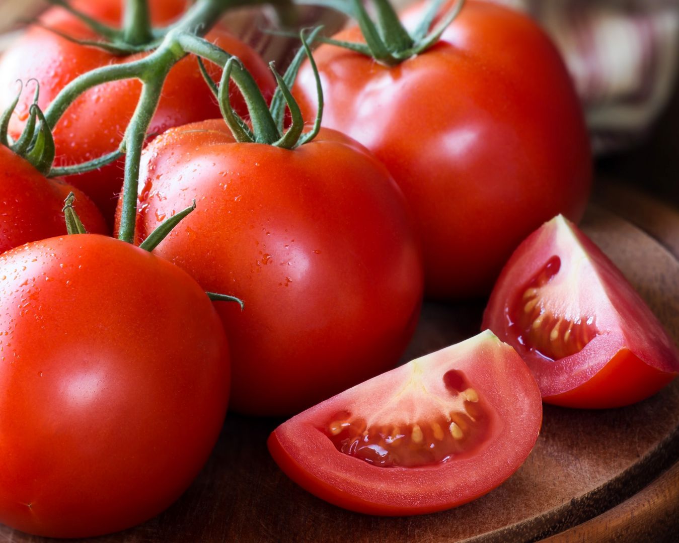 Volcamos el tomate sobre las ñoras