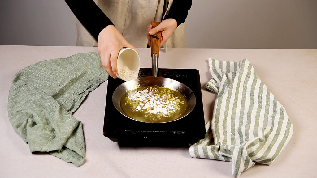 Receta arroz con judías pintas paso 3 dejamos cocer a fuego bajo durante 2 horas