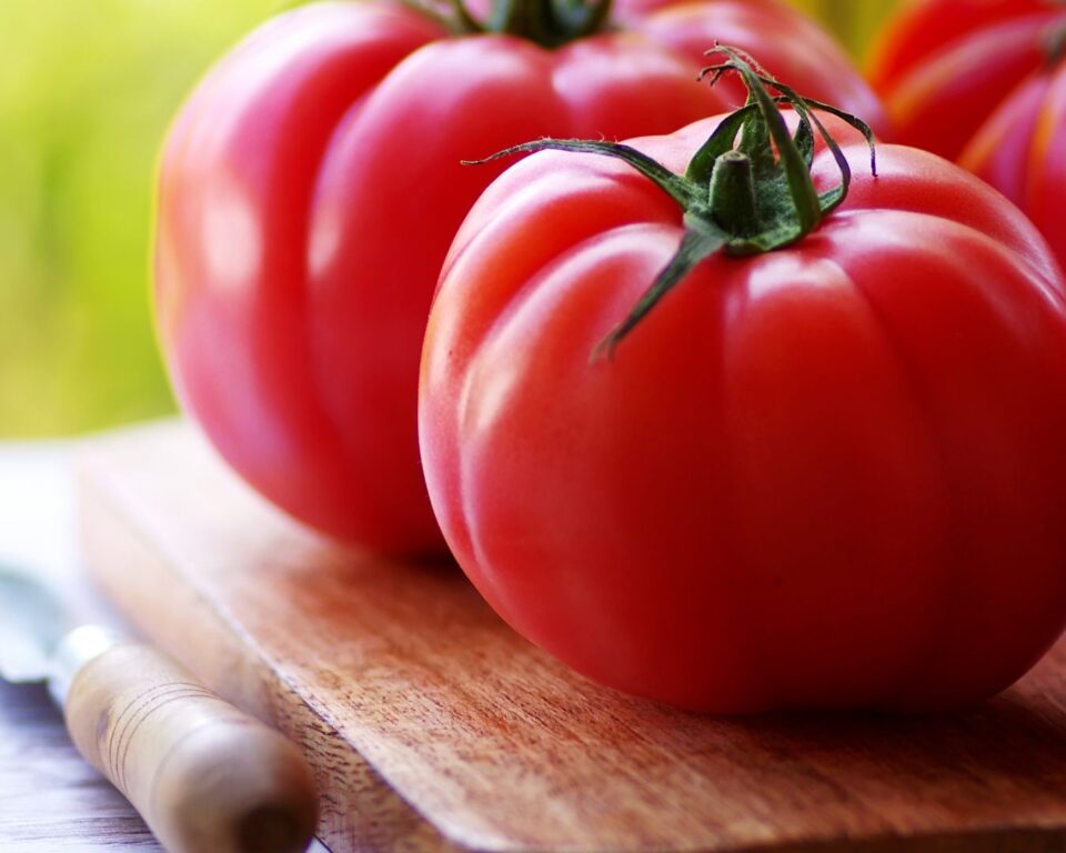 Añadimos el tomate a la mezcla