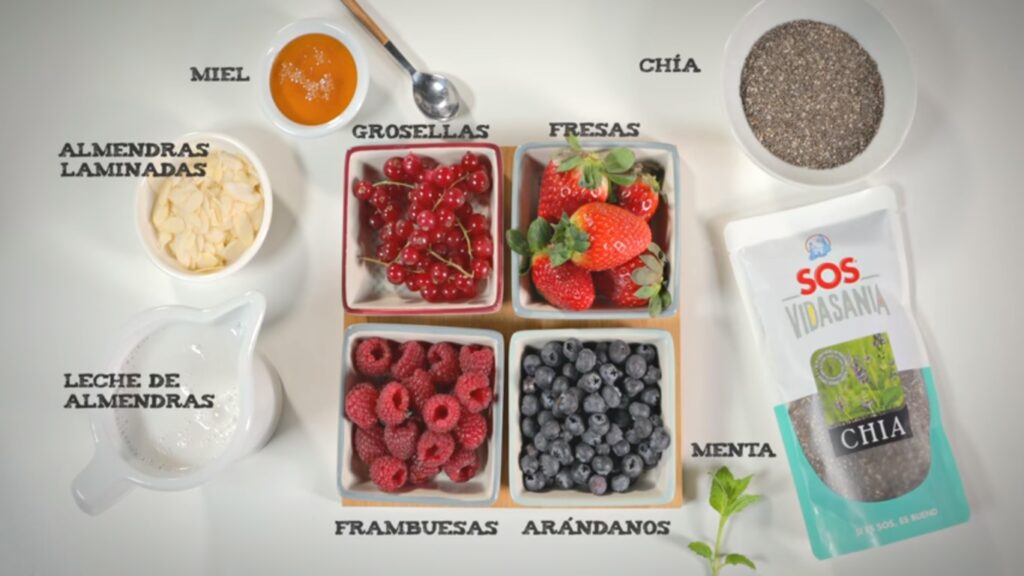 Ingredientes para hacer macedonia de frutas con yogur y chía
