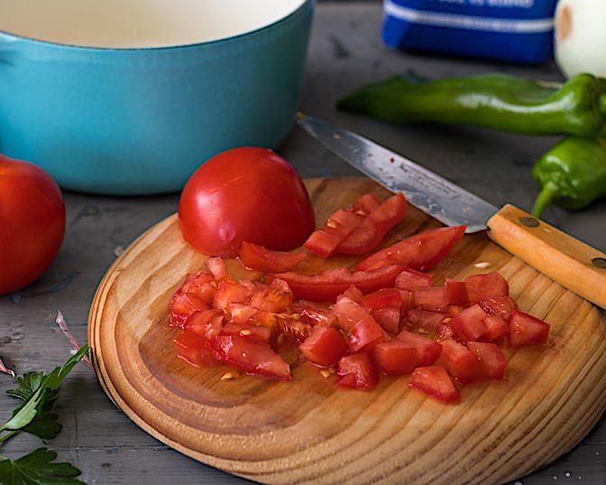 Tomate picado para arroz con bacalao