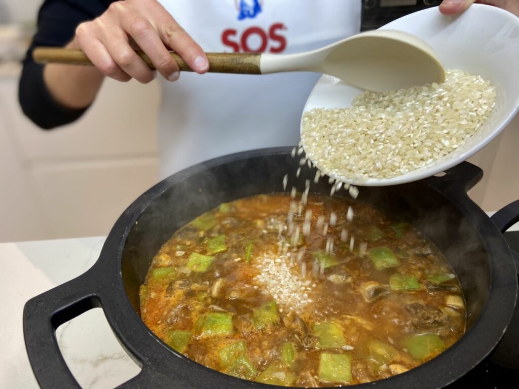 Arroz caldoso con setas, judías y conejo