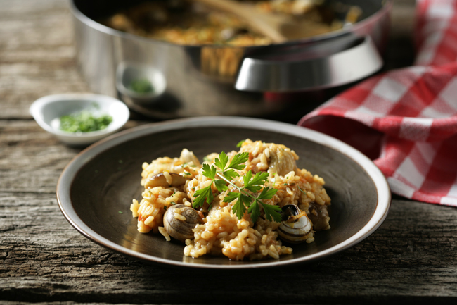 Foto de Arroz con pollo, caracoles y setas shiitake