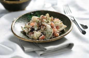 Ensalada templada de arroz con calamares