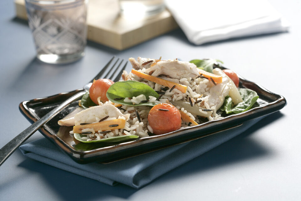 Deliciosa ensalada arroz y conejo en escabeche