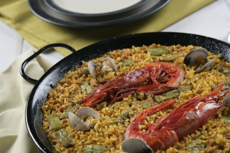 Paella de almejas y carabineros