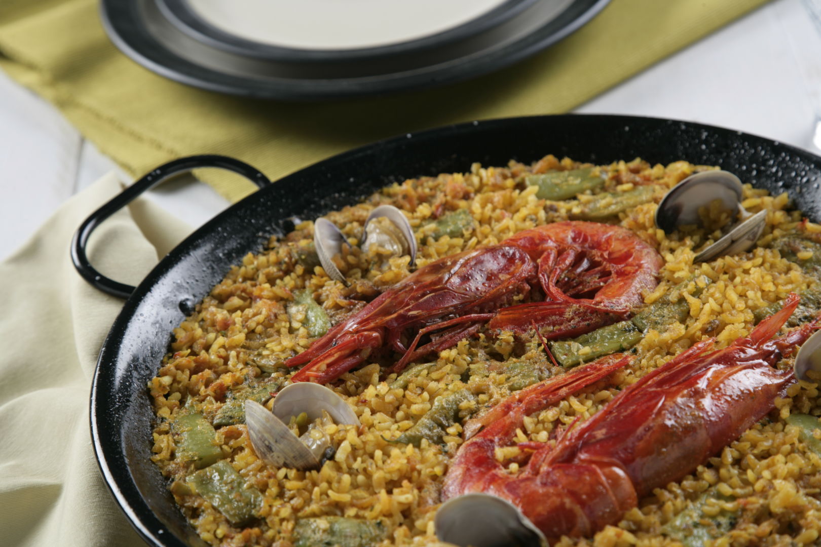 Paella de almejas y carabineros