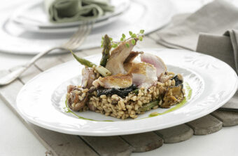 Codorniz con arroz de morcilla, setas y verduras