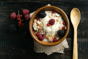 imagen receta Arroz con leche de avena, muesli y frutos rojos