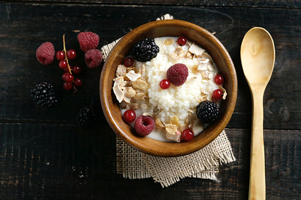 Foto de Arroz con leche de avena, muesli y frutos rojos