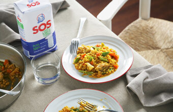 Plato de arroz con verduras preparado
