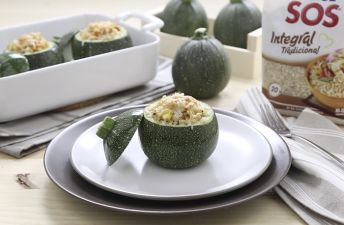 Calabacines rellenos de arroz integral y pollo