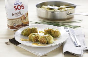 Plato de col rellena con arroz integral