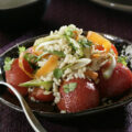 Ensalada de arroz integral y tomates asados