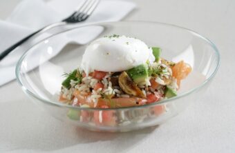 Ensalada arroz aguacate y salmon