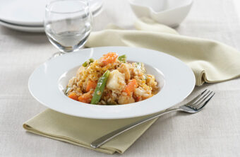 Delicioso estofado de verduras con quinoa y arroz