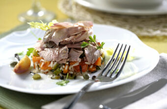 Ensalada de arroz y perdiz escabechada