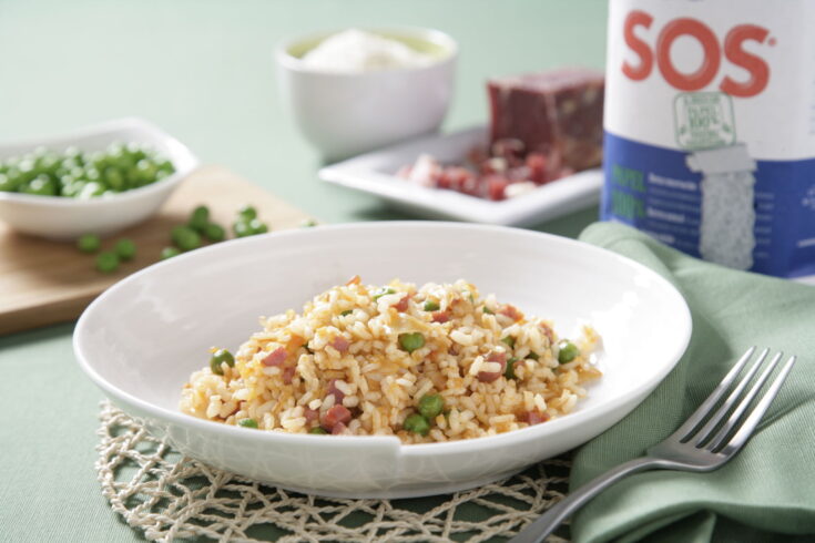 Salteado de arroz con guisantes y jamón