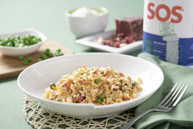 Foto de Salteado de arroz con guisantes y jamón