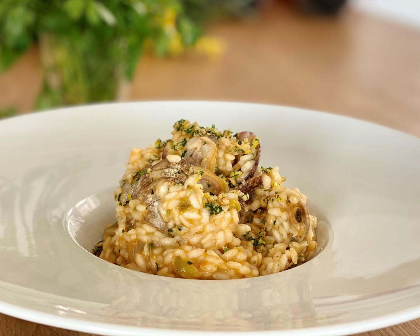 Arroz con almejas emplatado