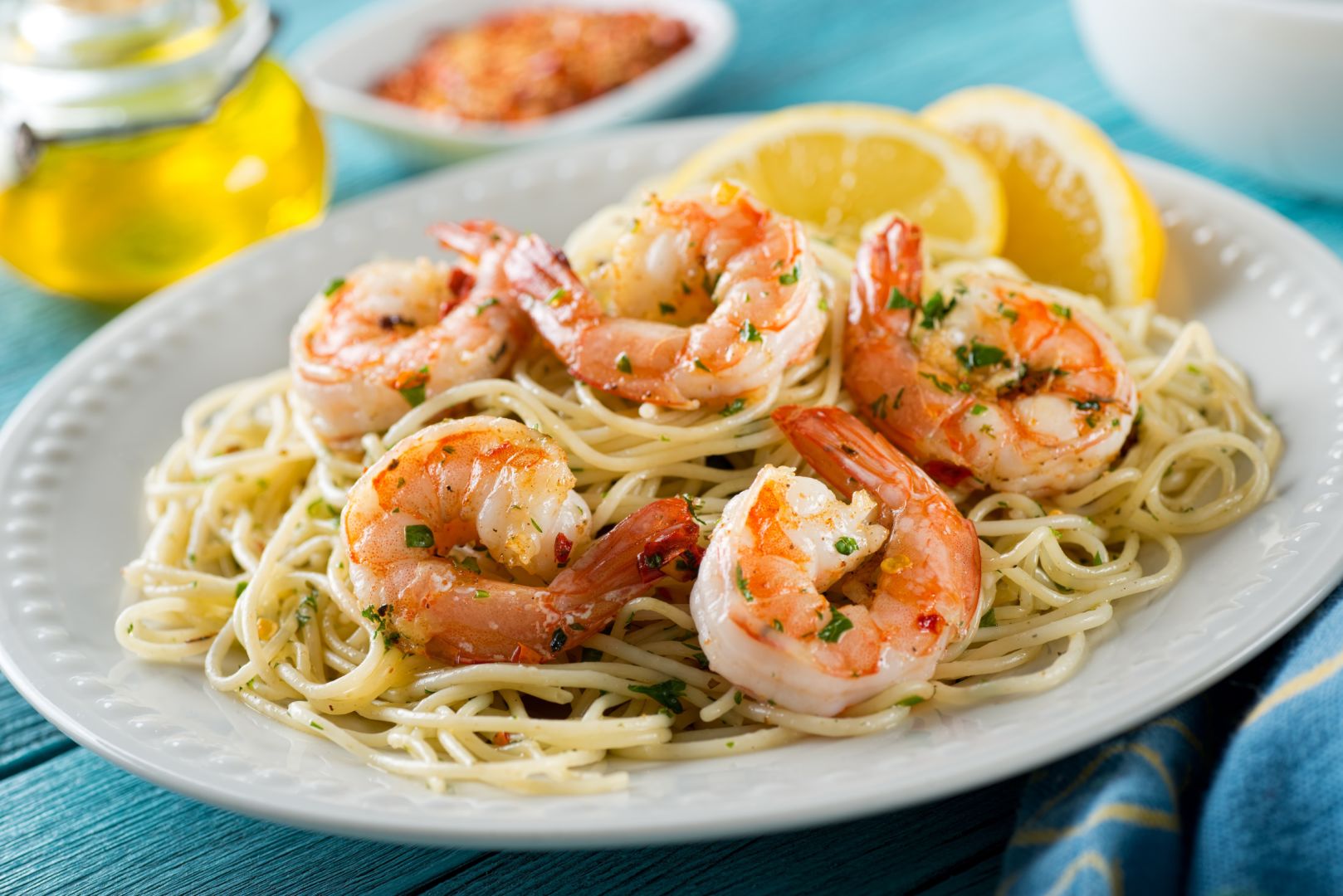 plato-servido-de-spaghettis-con-gambas