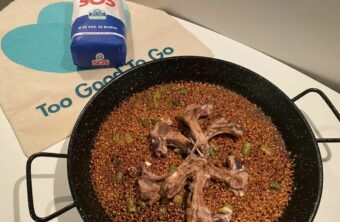 Arroz con chuletitas de cordero y espárragos trigueros