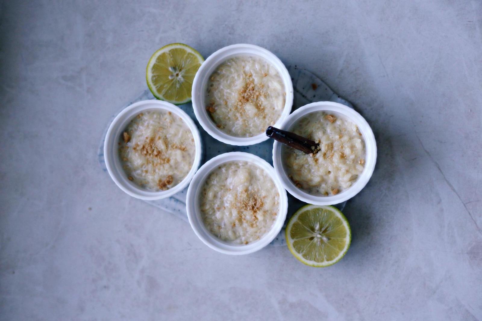 arroz-con-leche-y-turron-de-oh-mami-blue-servido-con-canela-y-lima