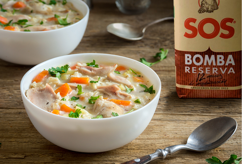 Puchero de arroz con pollo