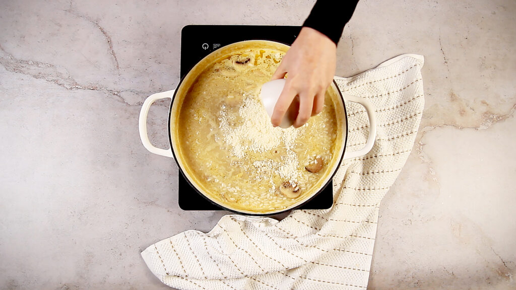 Receta risotto champiñones paso 4 añade más queso