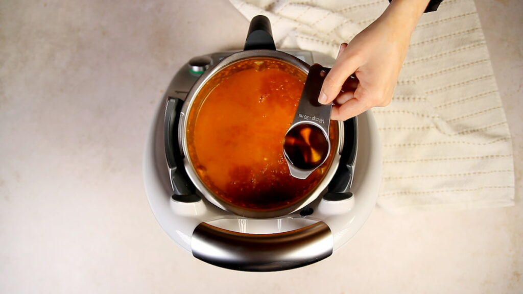 Receta Sopa de pescado con arroz. Paso 2: agrega el brandy