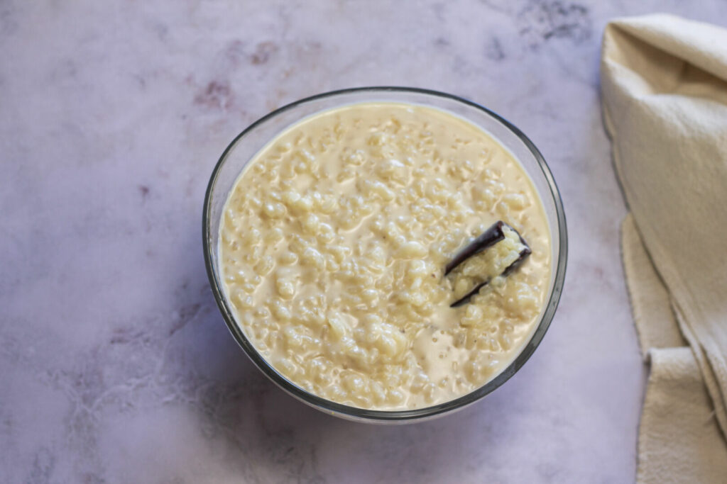 Receta arroz con leche paso 3 dejamos enfriar y retiramos la rama de canela y las ralladuras