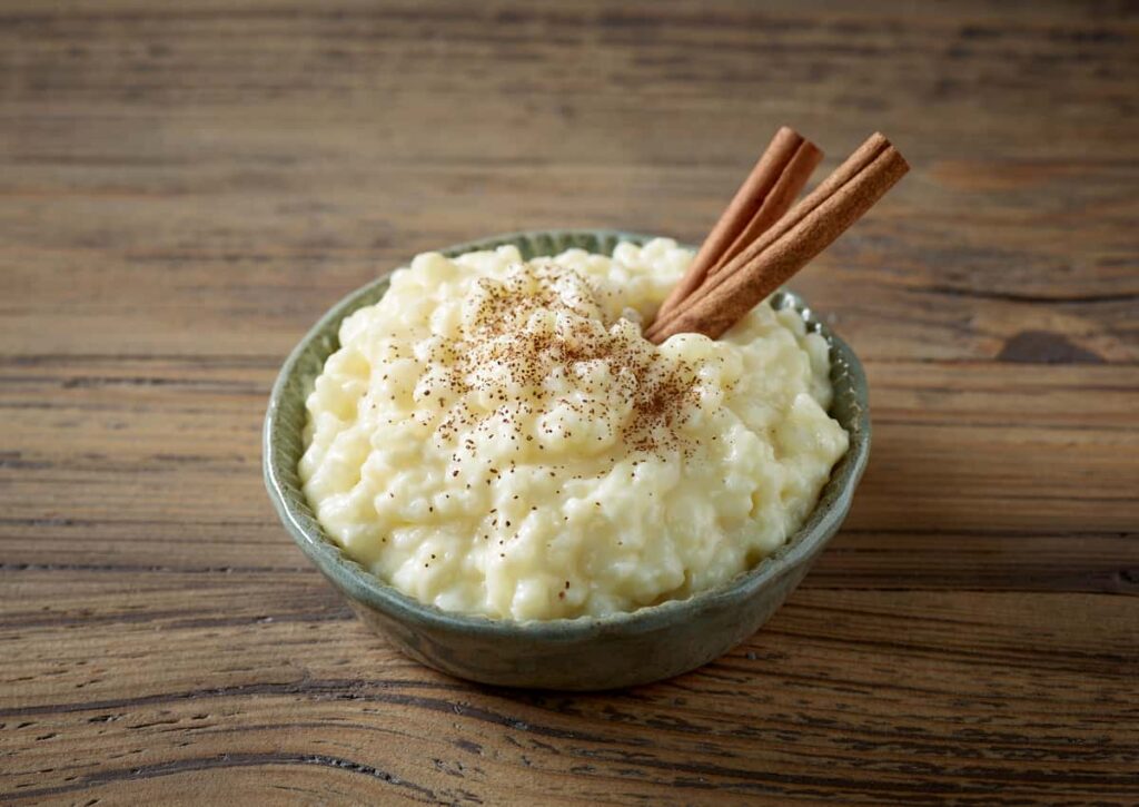 El arroz con leche es uno de los postres estrella de la cocina española
