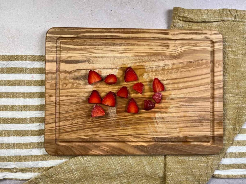 Receta Pudin de Chía. Paso 2 Cortar las fresas