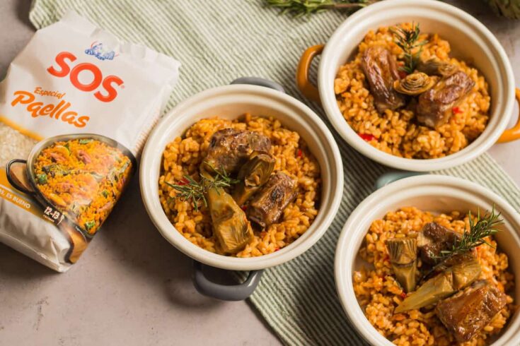 Paella de costillas y alcachofas