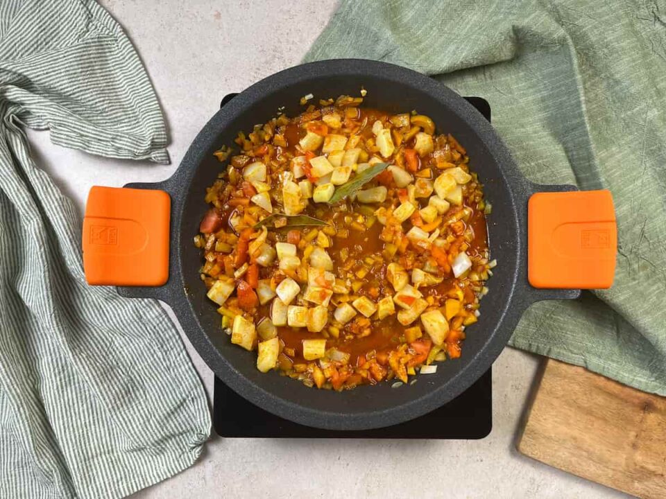 Sofríe los ingredientes