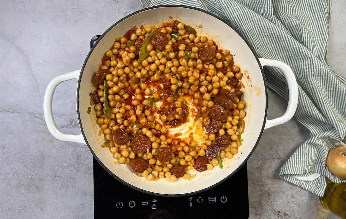 Garbanzos de bote con arroz y chorizo