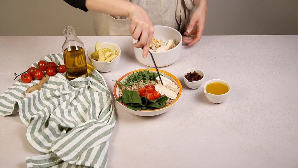 Receta ensalada de quinoa. Paso 4: emplata los ingredientes