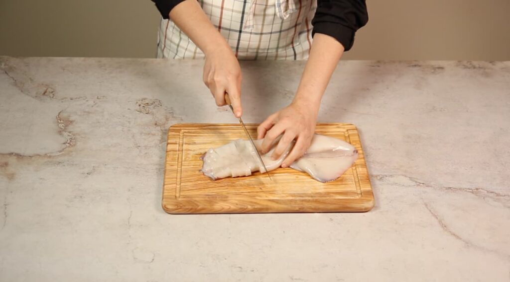 Receta de Fideuá con calamares. Paso 2: Limpiar el calamar