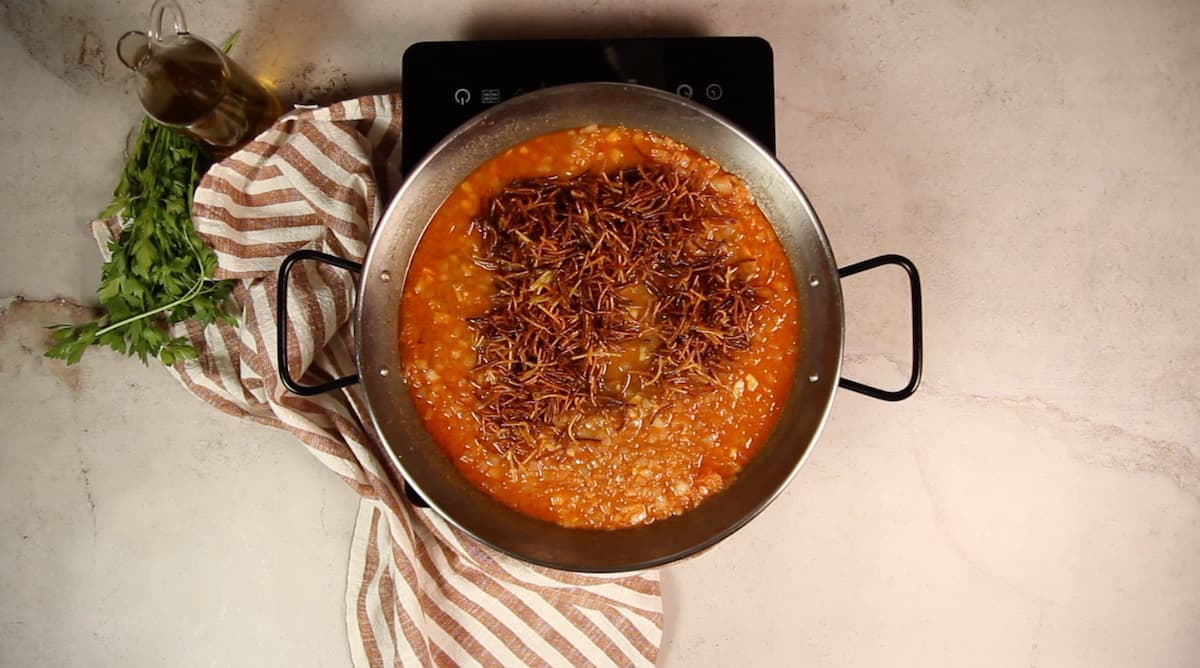 Fideuá con almejas: receta casera y exquisita