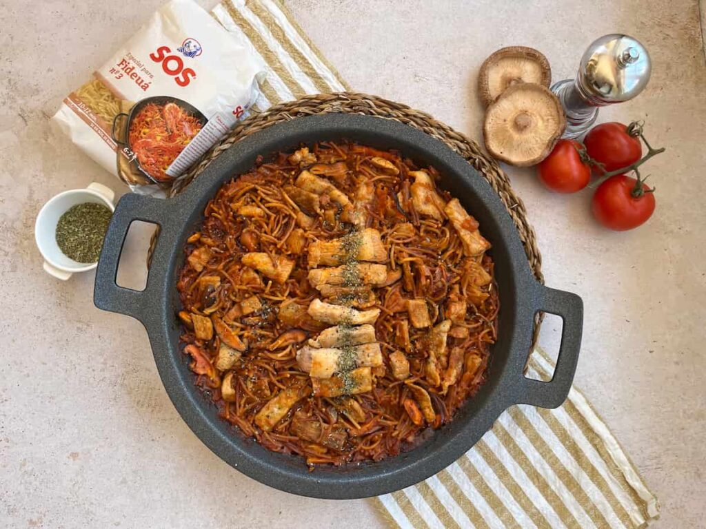 Receta de Fideuá con carne. Paso 7: Emplatar