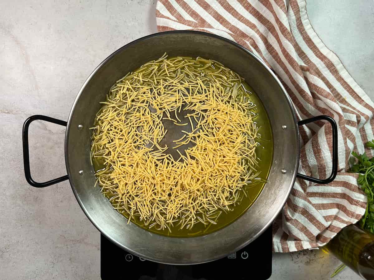 Fideuá con almejas: receta casera y exquisita