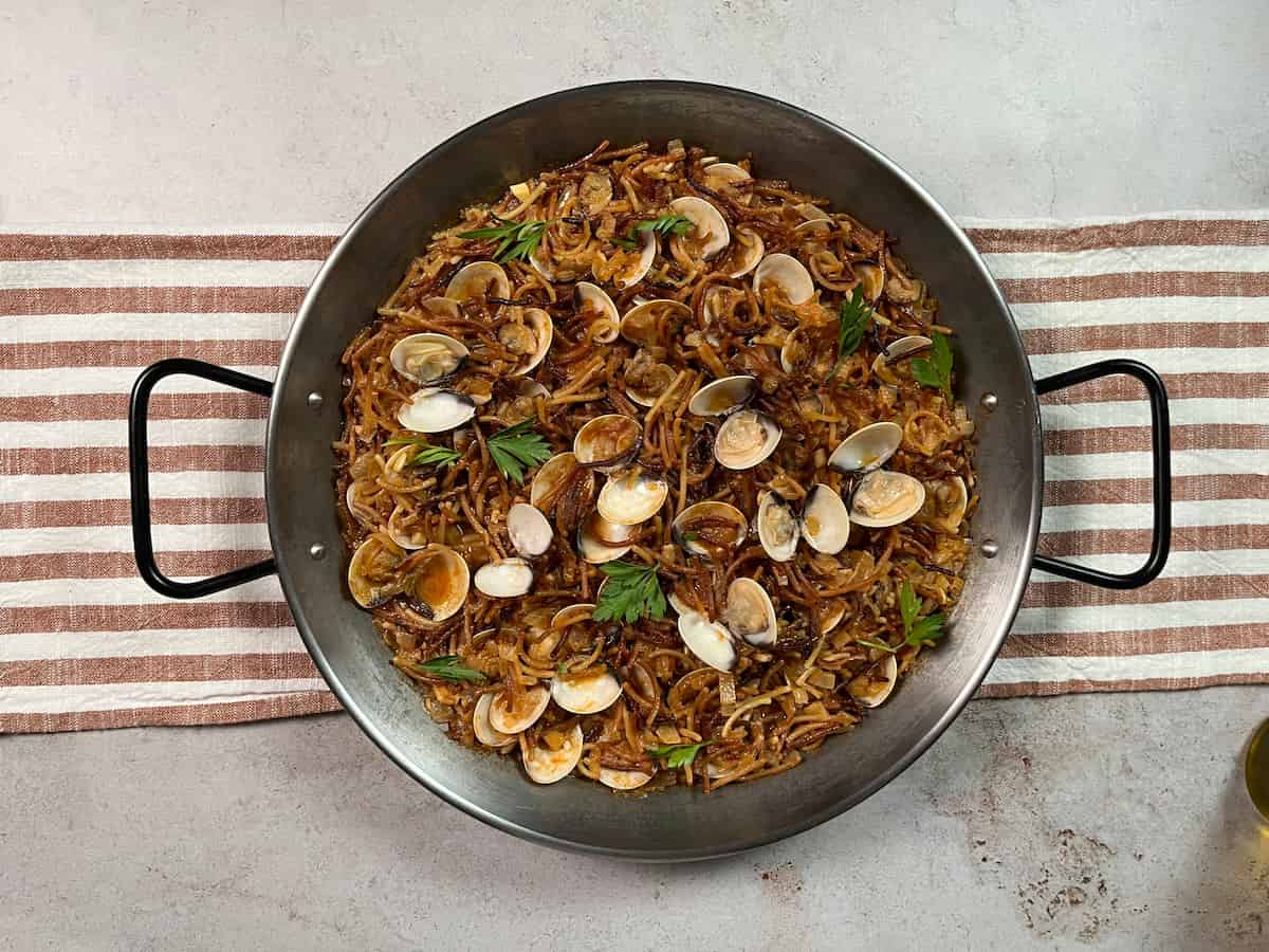 Fideuá con almejas: receta casera y exquisita