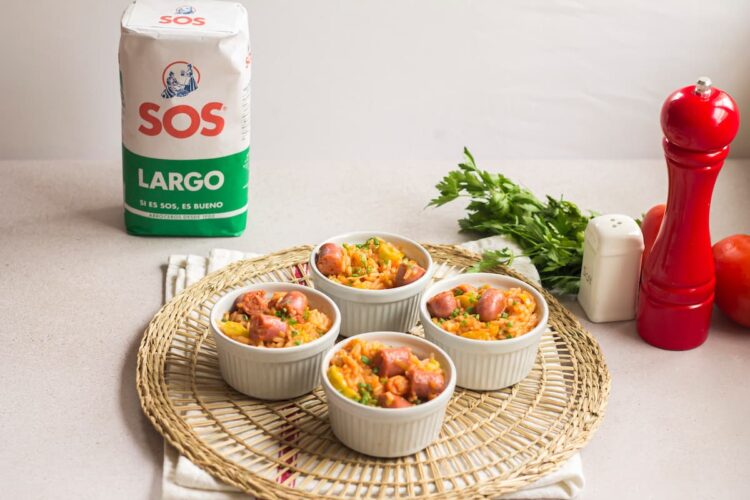 Foto de Arroz con salchichas frescas: receta fácil y deliciosa