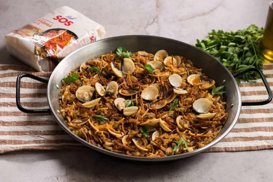 Fideuá con almejas: receta casera y exquisita