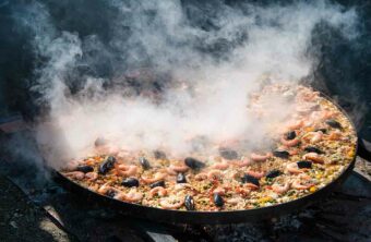 cuándo añadir azafrán en paella